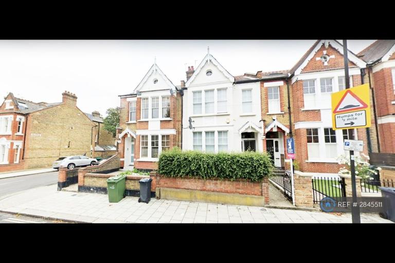 2 bedroom flat in Crescent Lane, London, SW4 (2 bed) (#2845511)