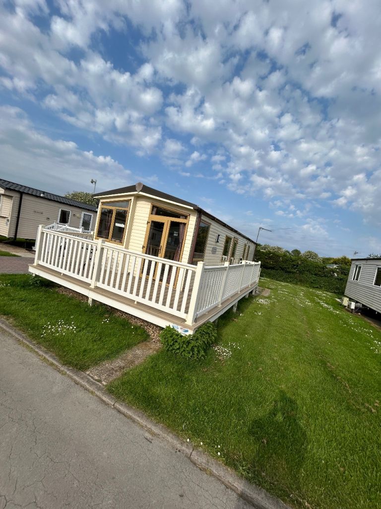 Static caravan at Skipsea Sands, sleeps 6, wrap around decking, double glazing and central heating