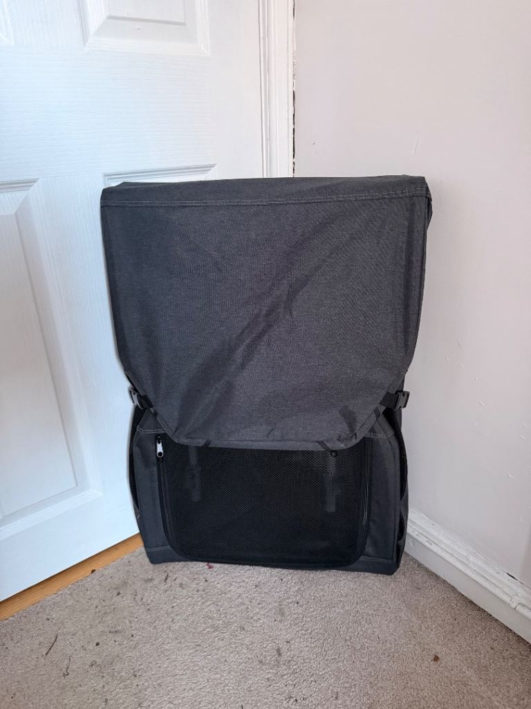 Fold away pet travel crate 