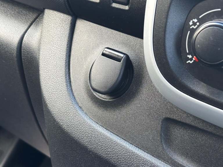 VAUXHALL VIVARO 1.6 CDTi 2700 BiTurbo ecoFLEX Sportive 2015