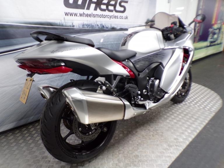 2021 SUZUKI GSX1300R HAYABUSA - 4001 MILES ONLY