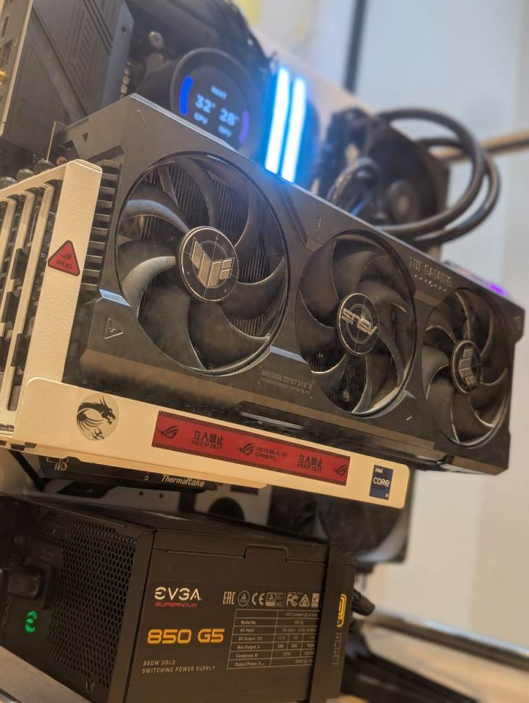 Gaming PC / I9 13900k / RTX 4080 [16GB] / 32GB DDR5 / 3TB SSDs / Wifi ✅ / Bluetooth ✅