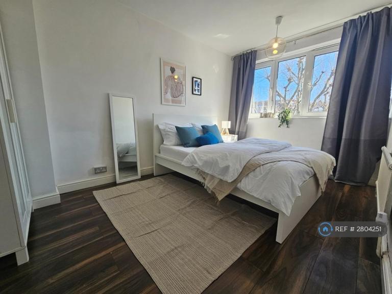 4 bedroom flat in Cluny Estate, London, SE1 (4 bed) (#2804251)