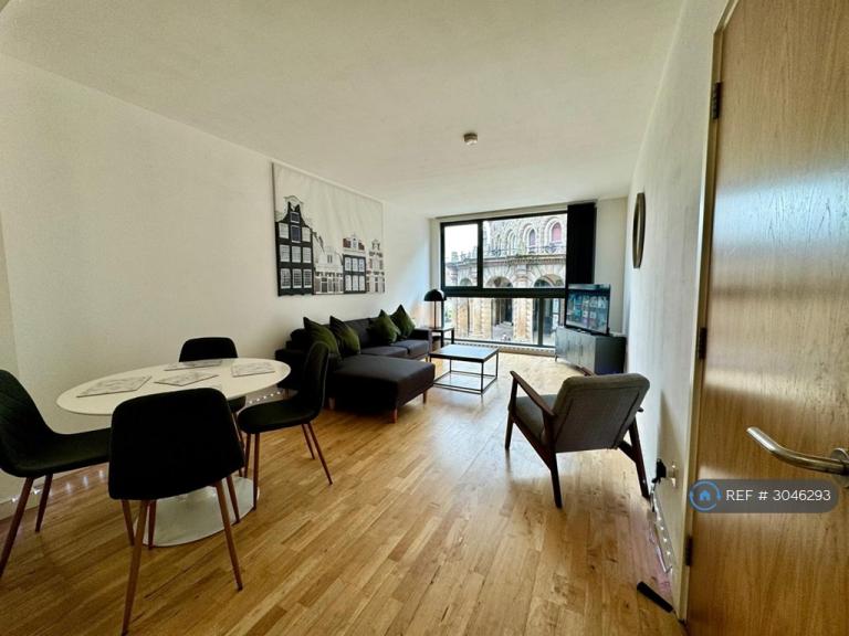 2 bedroom flat in Crown Street, Leeds, LS2 (2 bed) (#3046293)