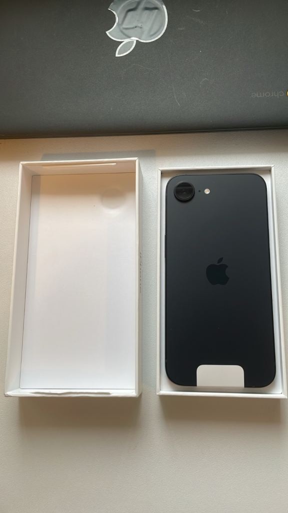 Apple iPhone 17e -256gb- in Box with Charger – brand new