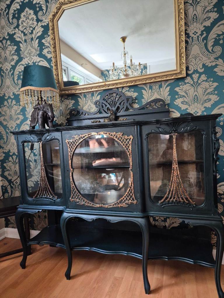 Gorgeous vintage cabinet 