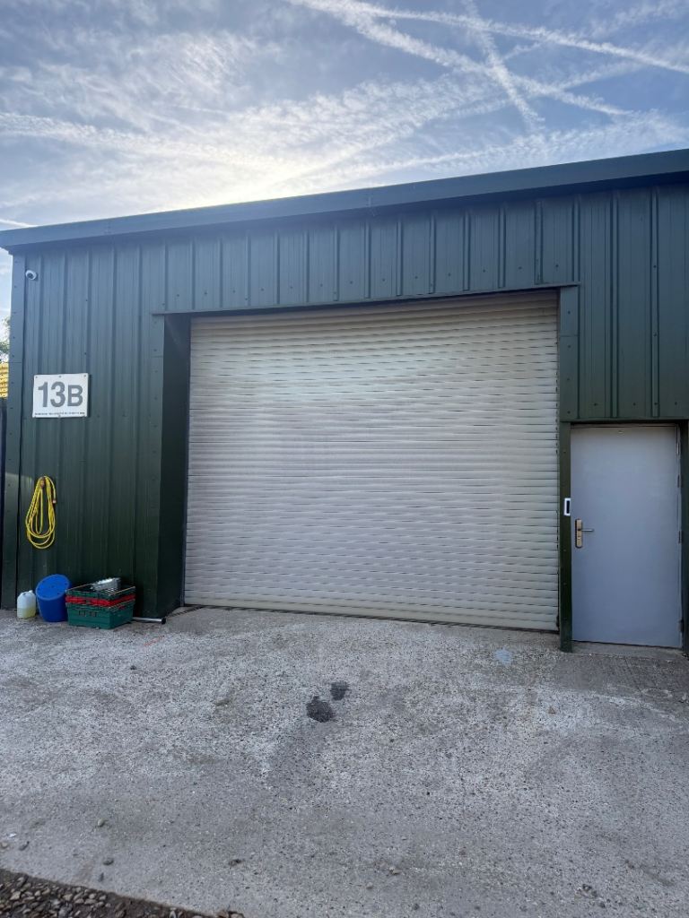 Commercial Unit with or without Yard Space 