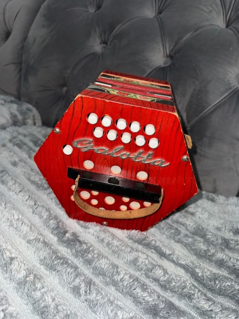 Galotta Vintage concertina 