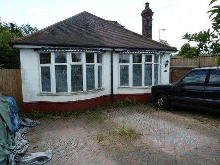 Detached Bungalow  number of bedrooms 6