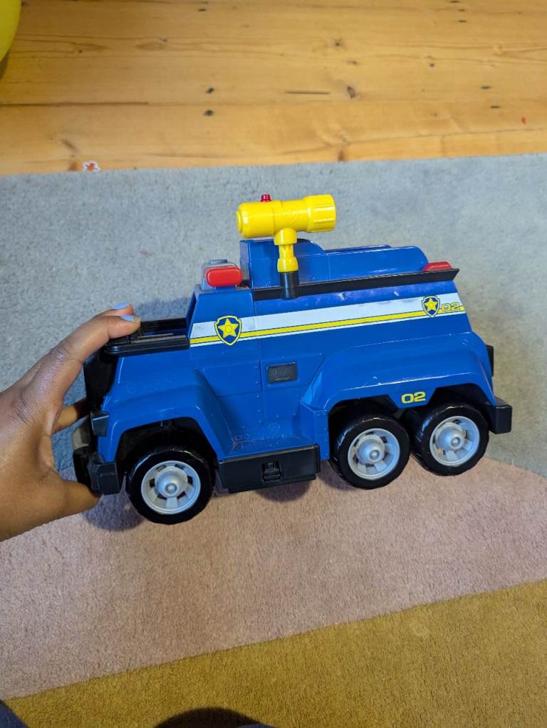 Paw Patrol vehicles and dogs