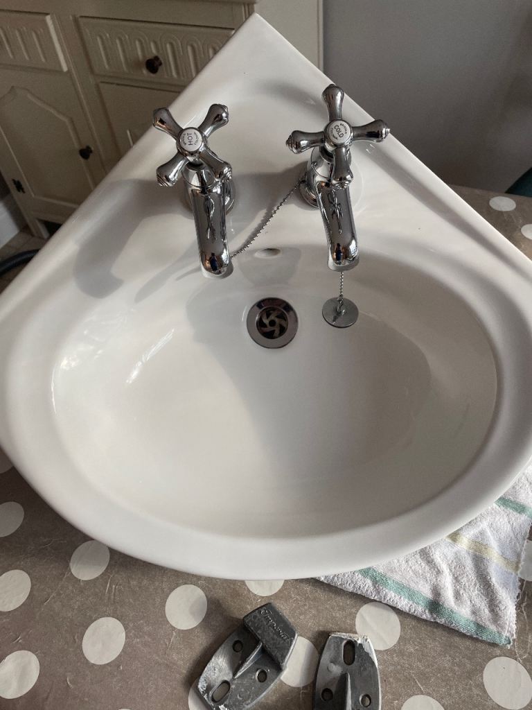 Armitage Shanks Corner Basin