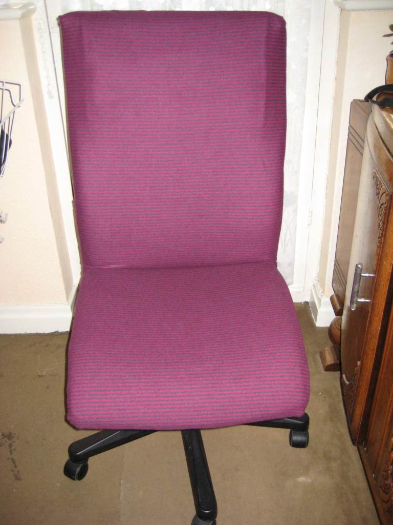 image for Highly Comfortable Swivel and Height Adjustable Easy Chair on Castor Wheels for £10.00