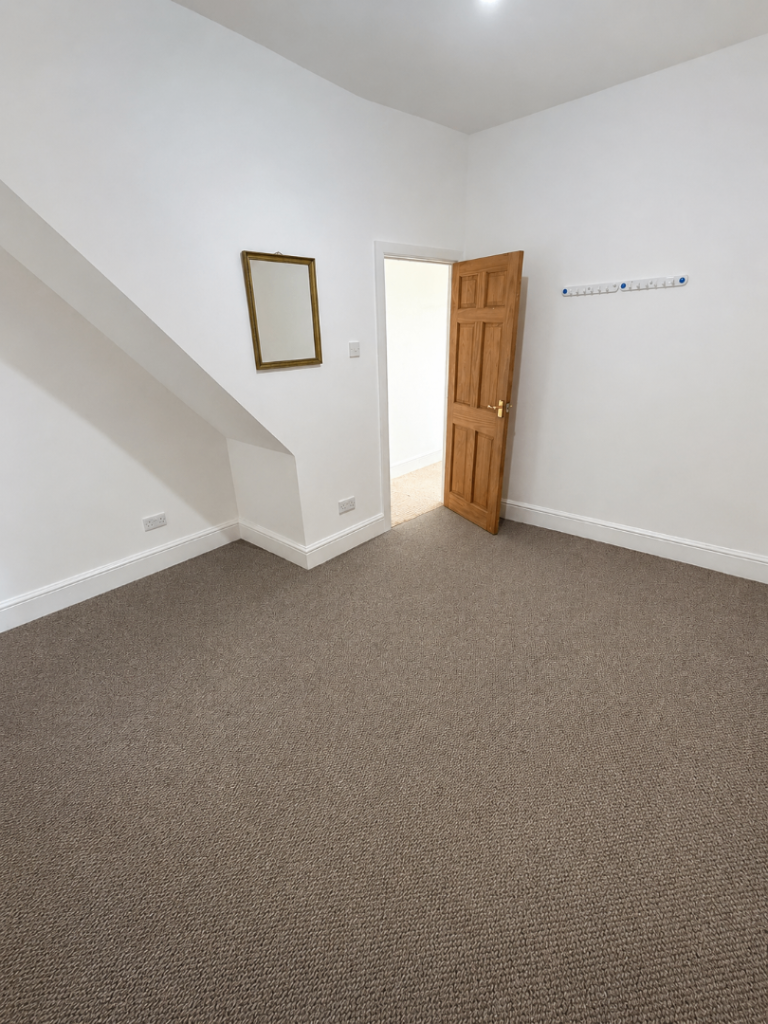 Spacious 2 bedroom House to let in Longsight brilliant location (M12)