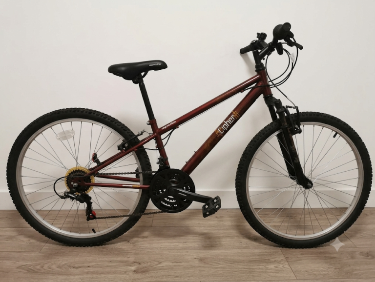 Apollo Adult mountain bike - fantastic as new condition 