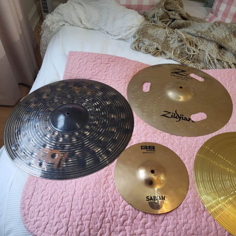 Pearl Forum 5 piece kit with quality Cymbals