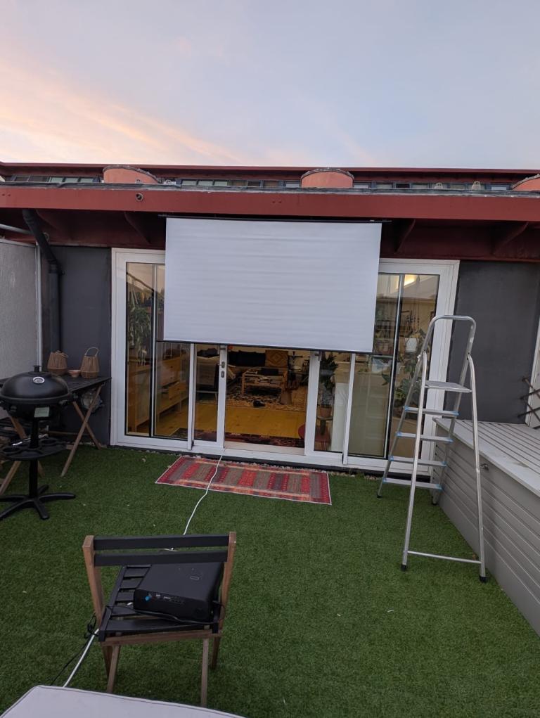 80 inches projector screen BRAND NEW 