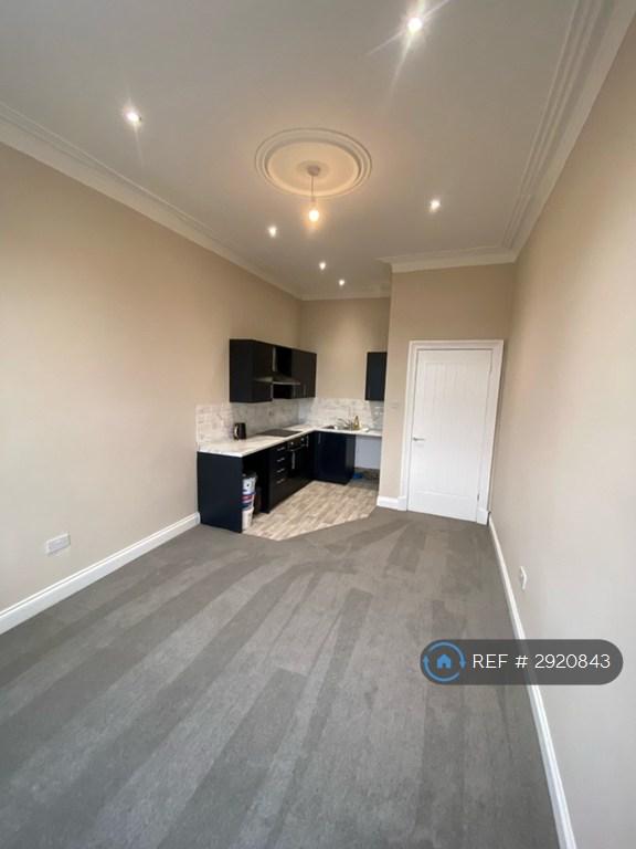 1 bedroom flat in Station Road, Dumbarton, G82 (1 bed) (#2920843)