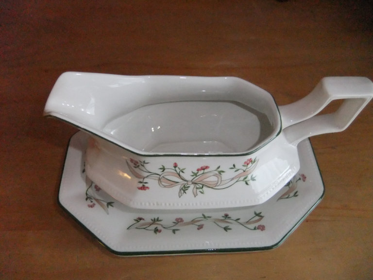 Job Lot - Vintage Johnson Bros Eternal Beau - Items can be sold individually