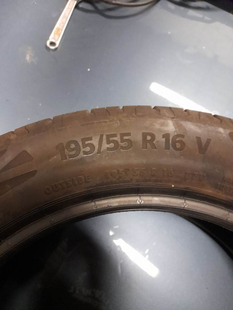 195 55 16 continental car tyre. 