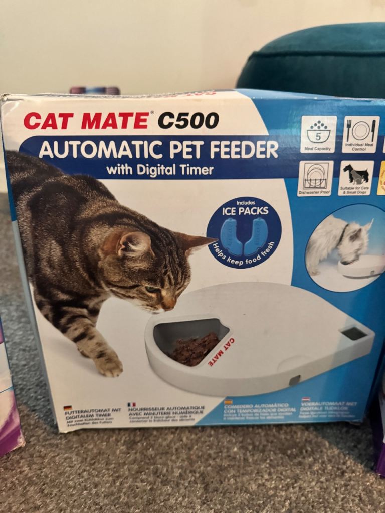 AUTOMATIC CAT FEEDER AND LITTER (unopened)