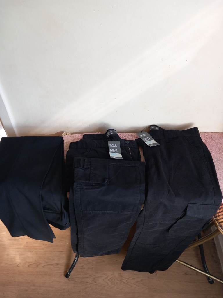 mans new black cargo relaxed trousers 