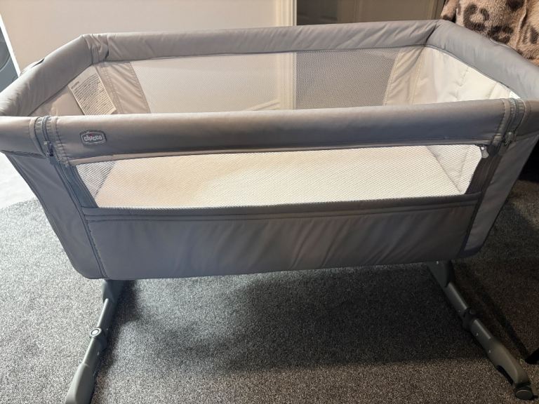 Chicco next to me essential crib
