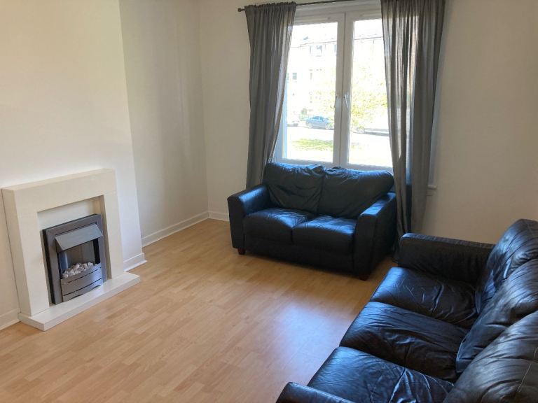 2 bed upper cottage flat - Craigton