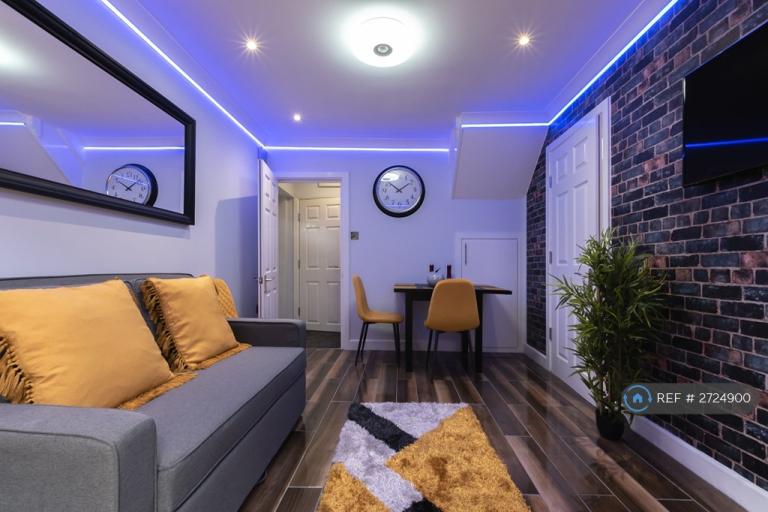 2 bedroom flat in Gables Lodge -, Reading, RG1 (2 bed) (#2724900)