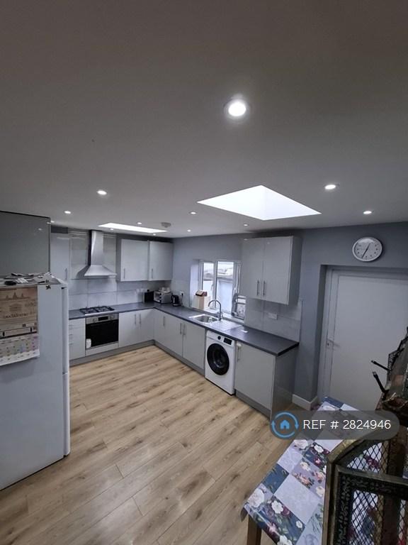 6 bedroom house in Chapman Crescent, Harrow, HA3 (6 bed) (#2824946)
