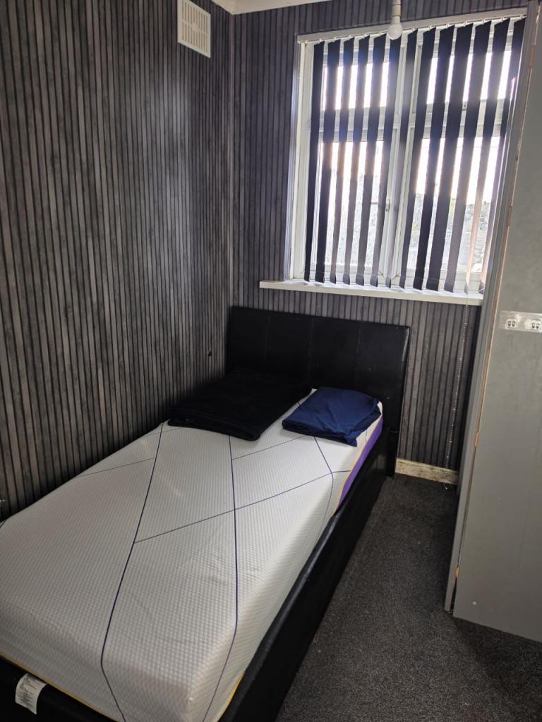 Single bedroom to let