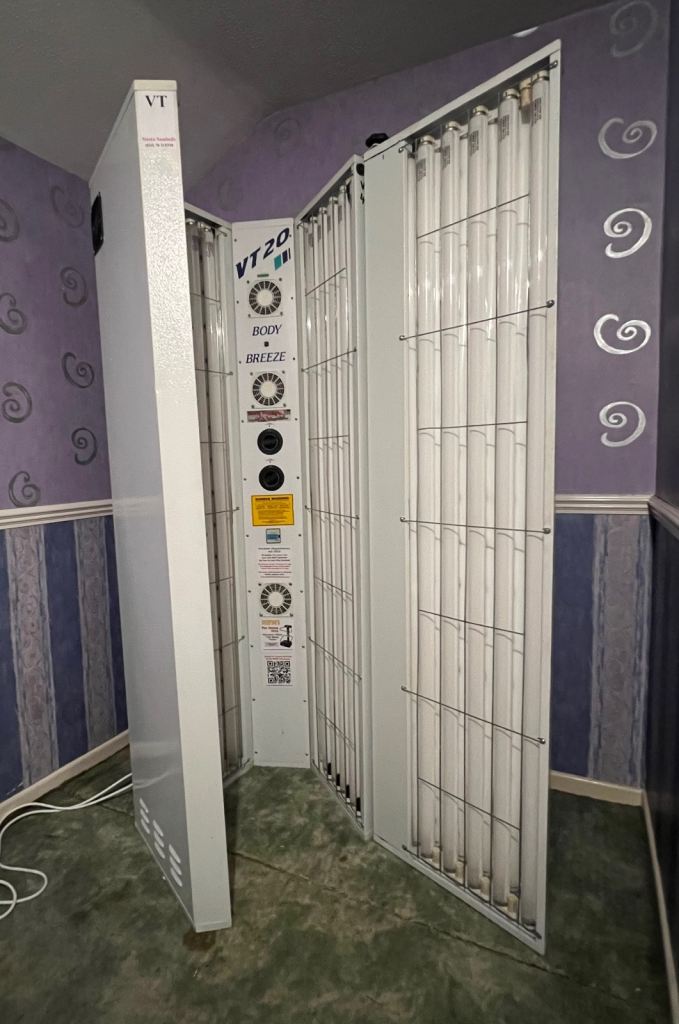 EXHIRE VT20 HOME USE STAND UP SUNBEDS. 