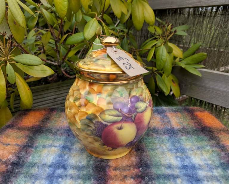 Fruit design ginger jar