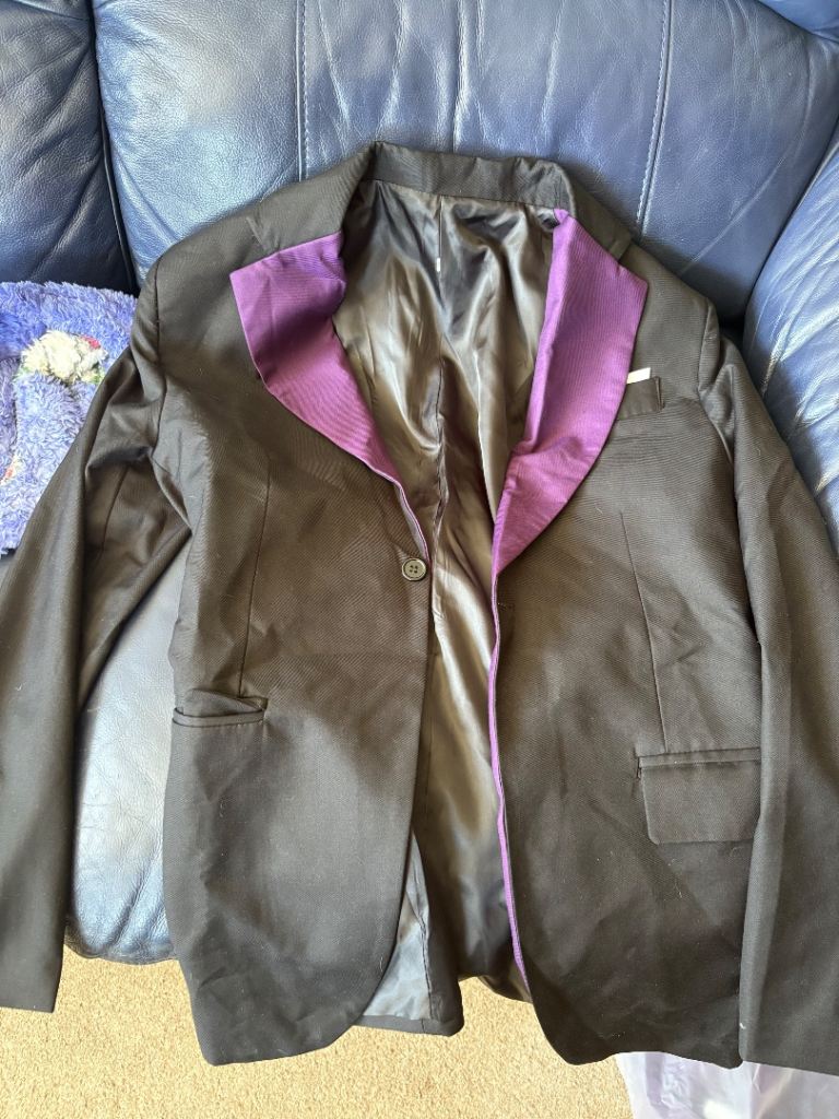 Small man’s suit 