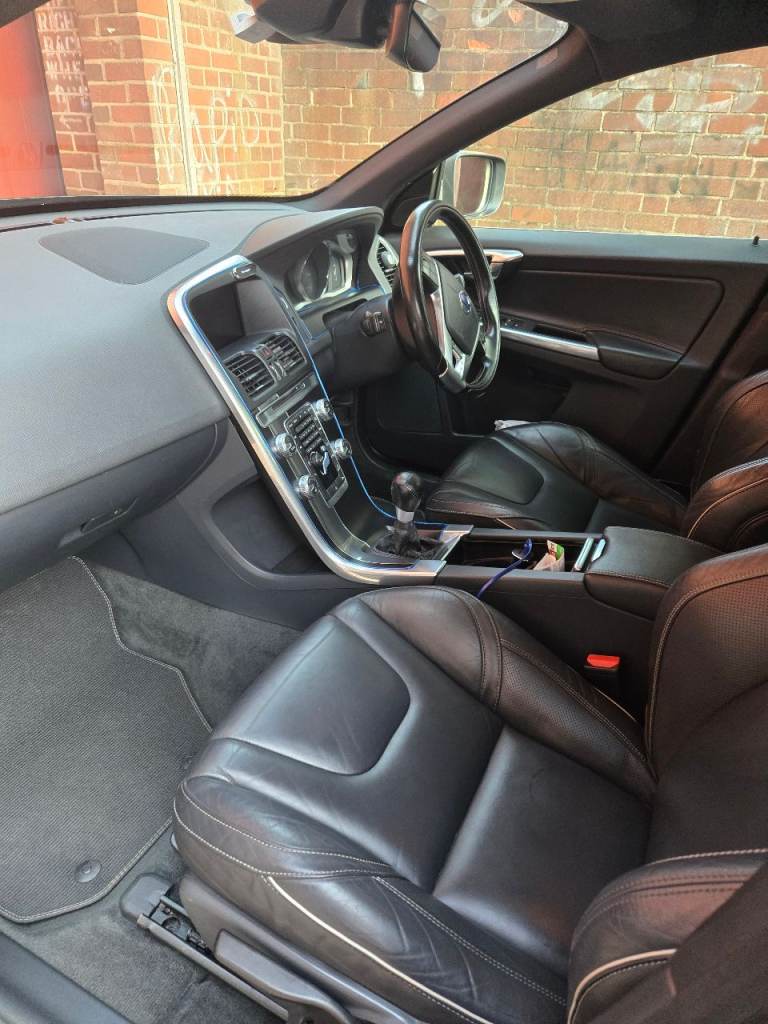 Volvo, XC60, Estate, 2016, Manual, 2400 (cc), 5 doors