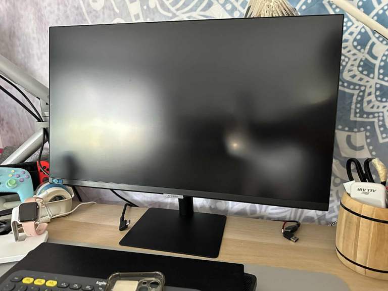Samsung 27 inch Viewfinity 4K HDR10 Monitor & box