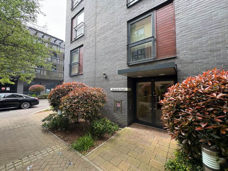 3Bed 2bath purpose build flat to rent in Stanmore - Monarch Court 
