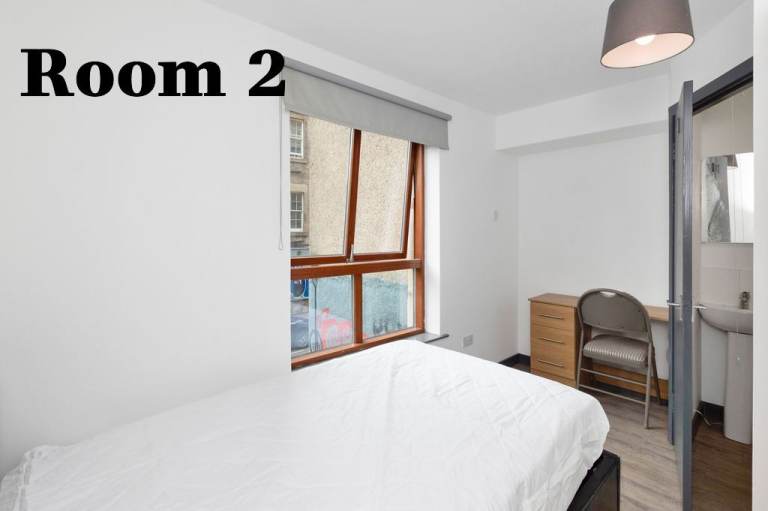 EN SUITE ROOM FOR LET: En suite bedroom available within large 8 bed townhouse in Newington