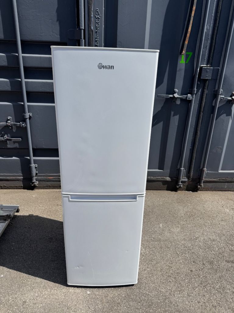 Swan Fridge Freezer 5Ft