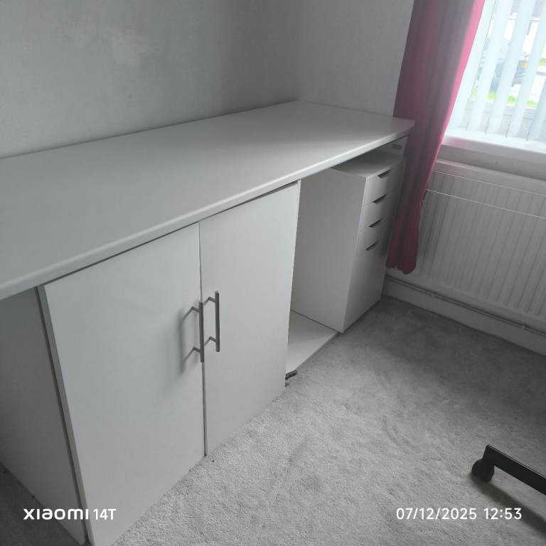 High gloss heavy Cabinet/storage/TV table 