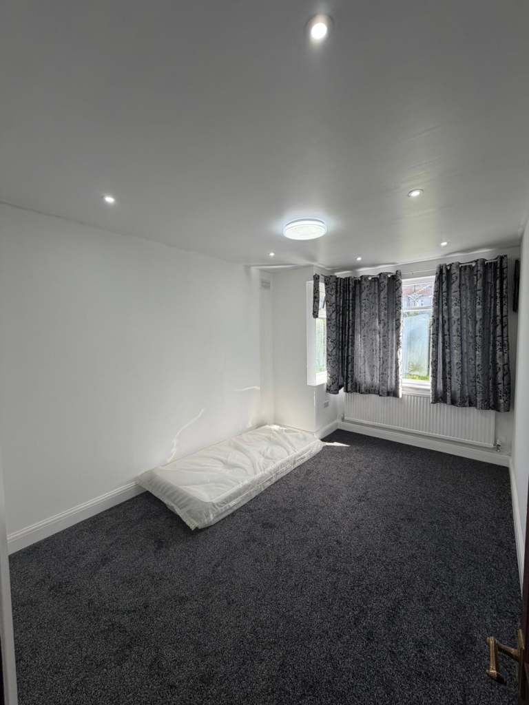 Double Room To Let