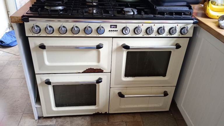 Smeg Range Cooker in need of repair 