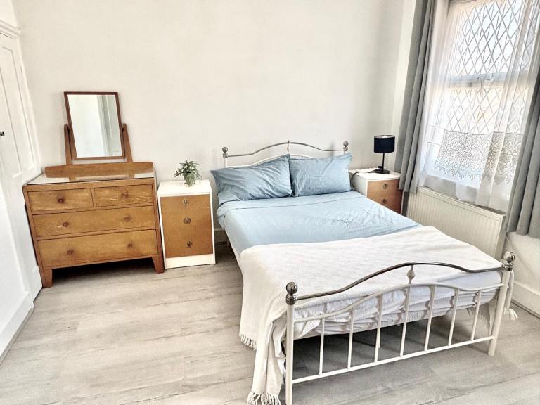Large room in quite terrace house with garden 