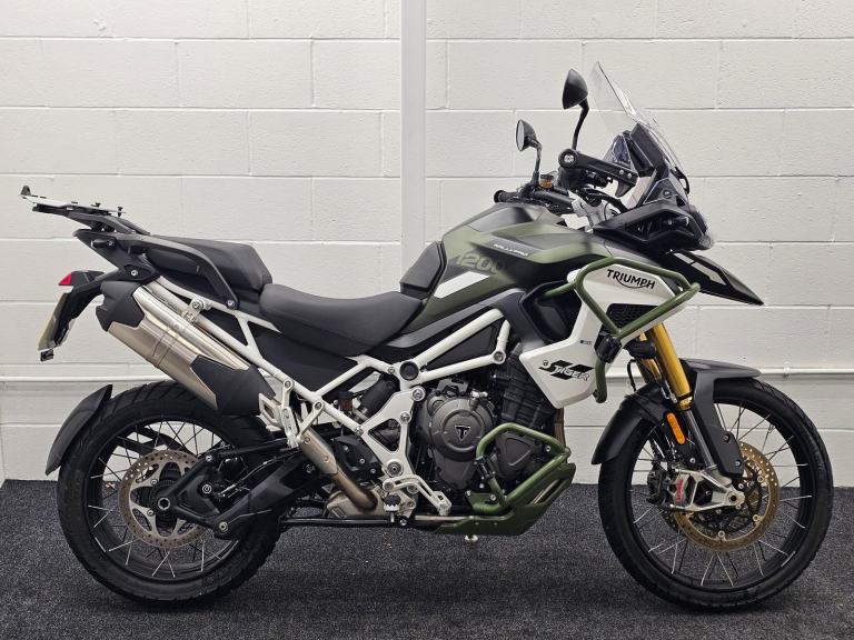 TRIUMPH TIGER 1200 RALLY PRO ** ENGINE BARS - HEATED GRIPS - JULY 27 MOT **