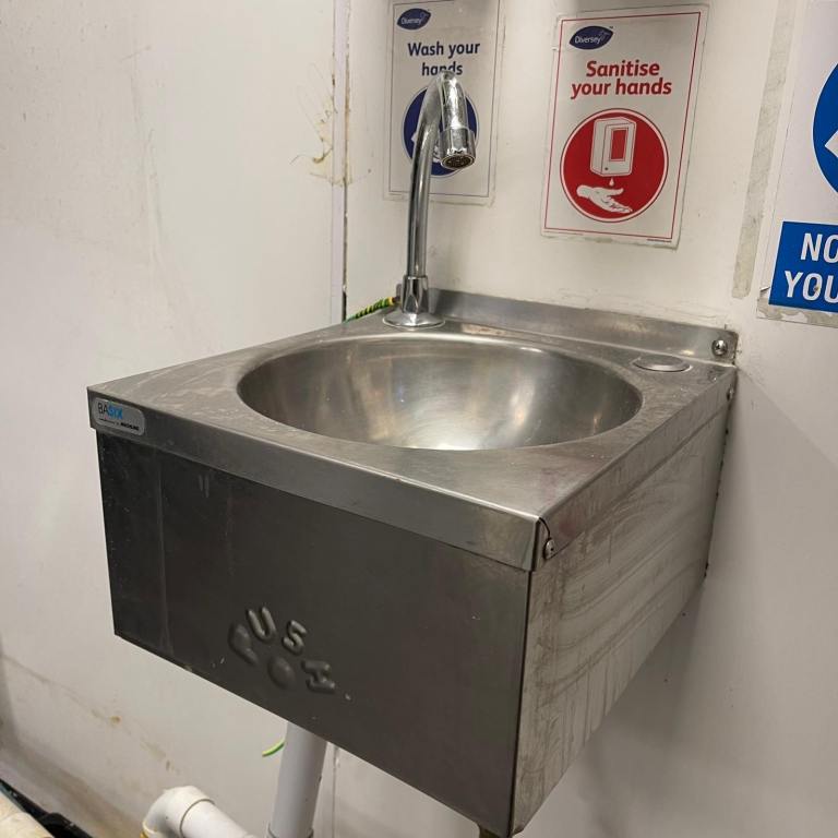 FREE DELIVERY Basix Hand Wash Basin Knee Operated in Stainless Steel, in good condition. 