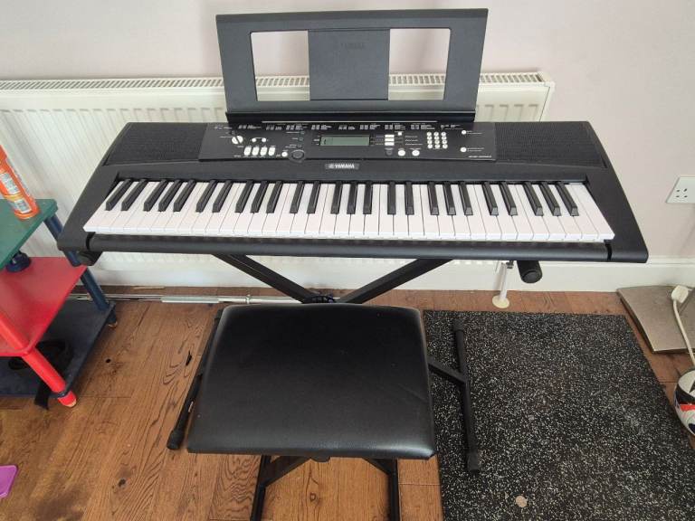 Yamaha EZ-220 Illuminated Key Keyboard Set Including Keyboard Stand and Seat