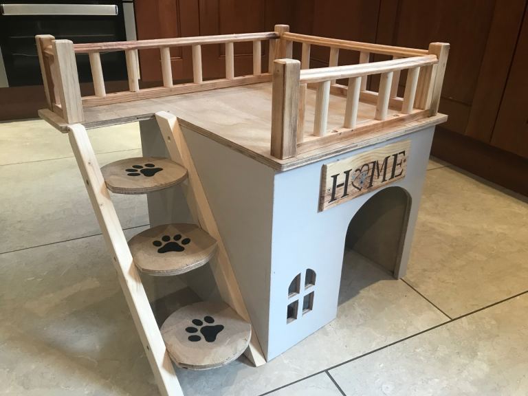 Rabbit house/hutch