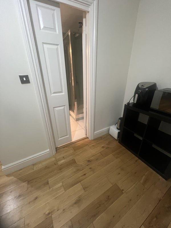     Suite Room in Excellent Condition – Available Now