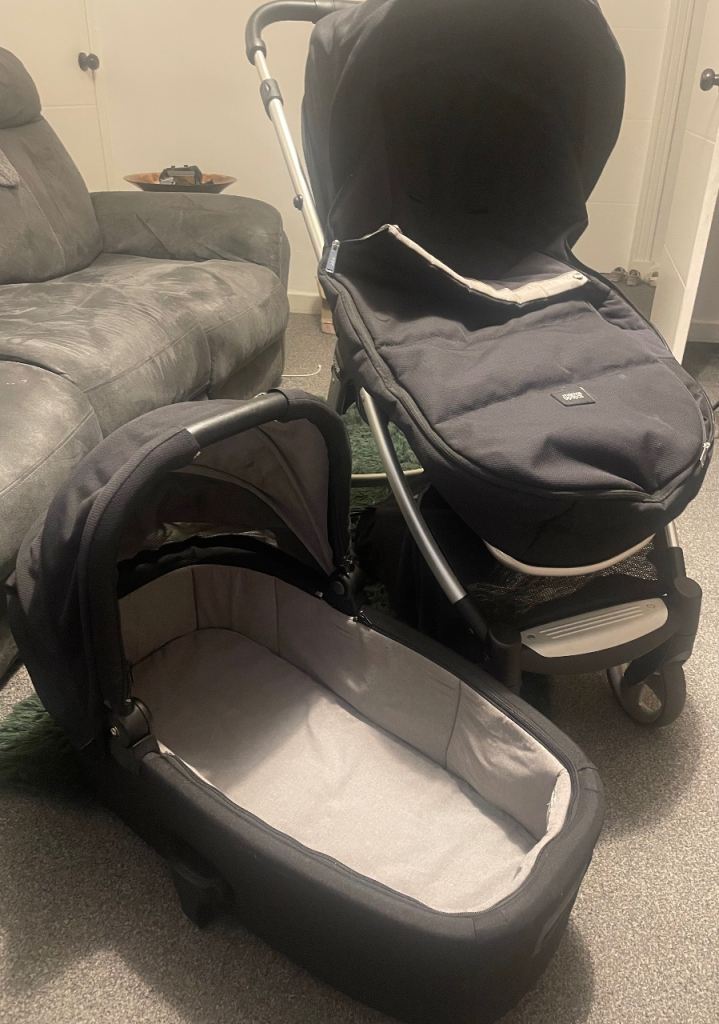 Black Pram and Carrycot Travel System – Good Condition