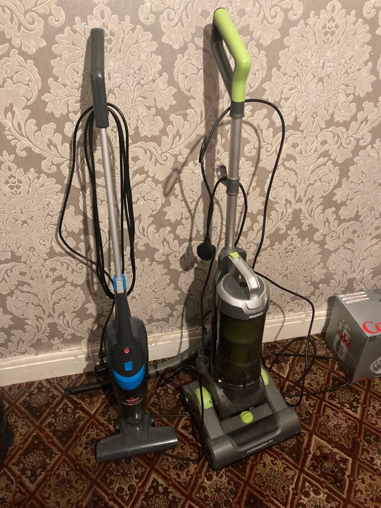 2 Vacuum Cleaners Daewoo and Bissell 