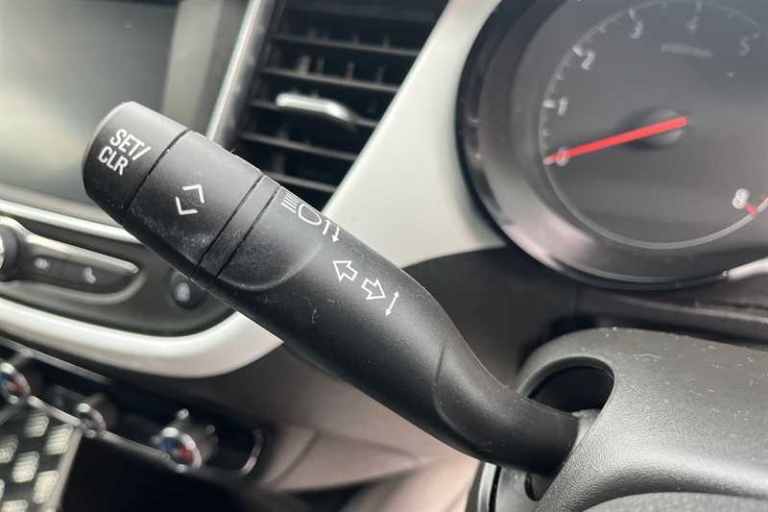 2021 Vauxhall Crossland 1.2i (83 PS) Griffin 5 Door Petrol SUV *** 1 Private Owner from New ***  ...